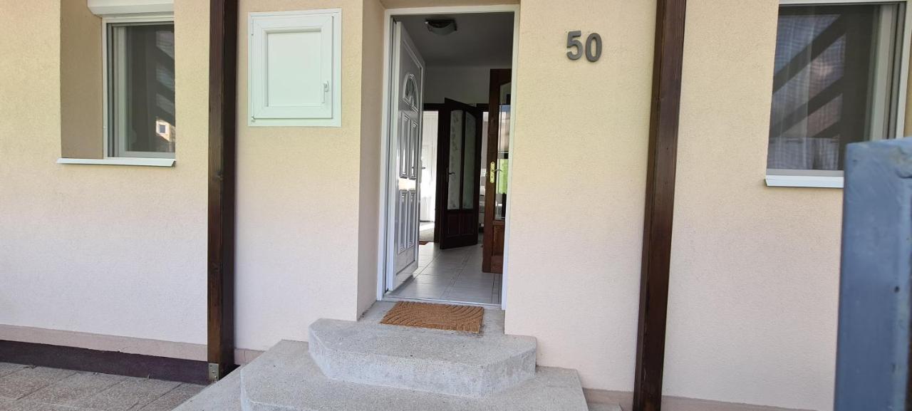 Lugas Apartman Miskolctapolca 2 Haloszoba Dezsa Es Jakuzzi Koezel A Barlangfuerdohoez Exterior foto