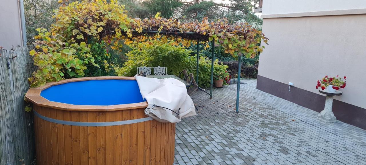 Lugas Apartman Miskolctapolca 2 Haloszoba Dezsa Es Jakuzzi Koezel A Barlangfuerdohoez Exterior foto
