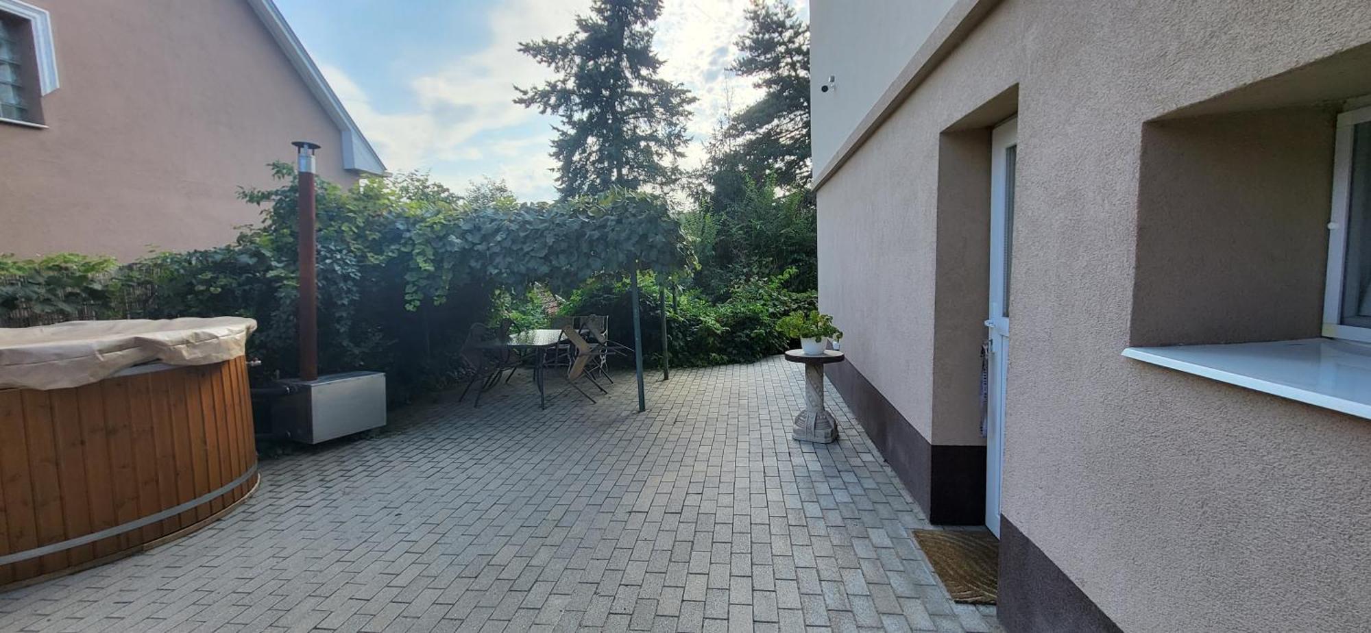 Lugas Apartman Miskolctapolca 2 Haloszoba Dezsa Es Jakuzzi Koezel A Barlangfuerdohoez Exterior foto